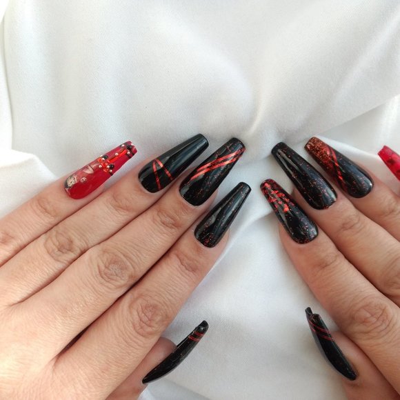 Red /black and gold Betty Boop  press on nails - Picture 3 of 5